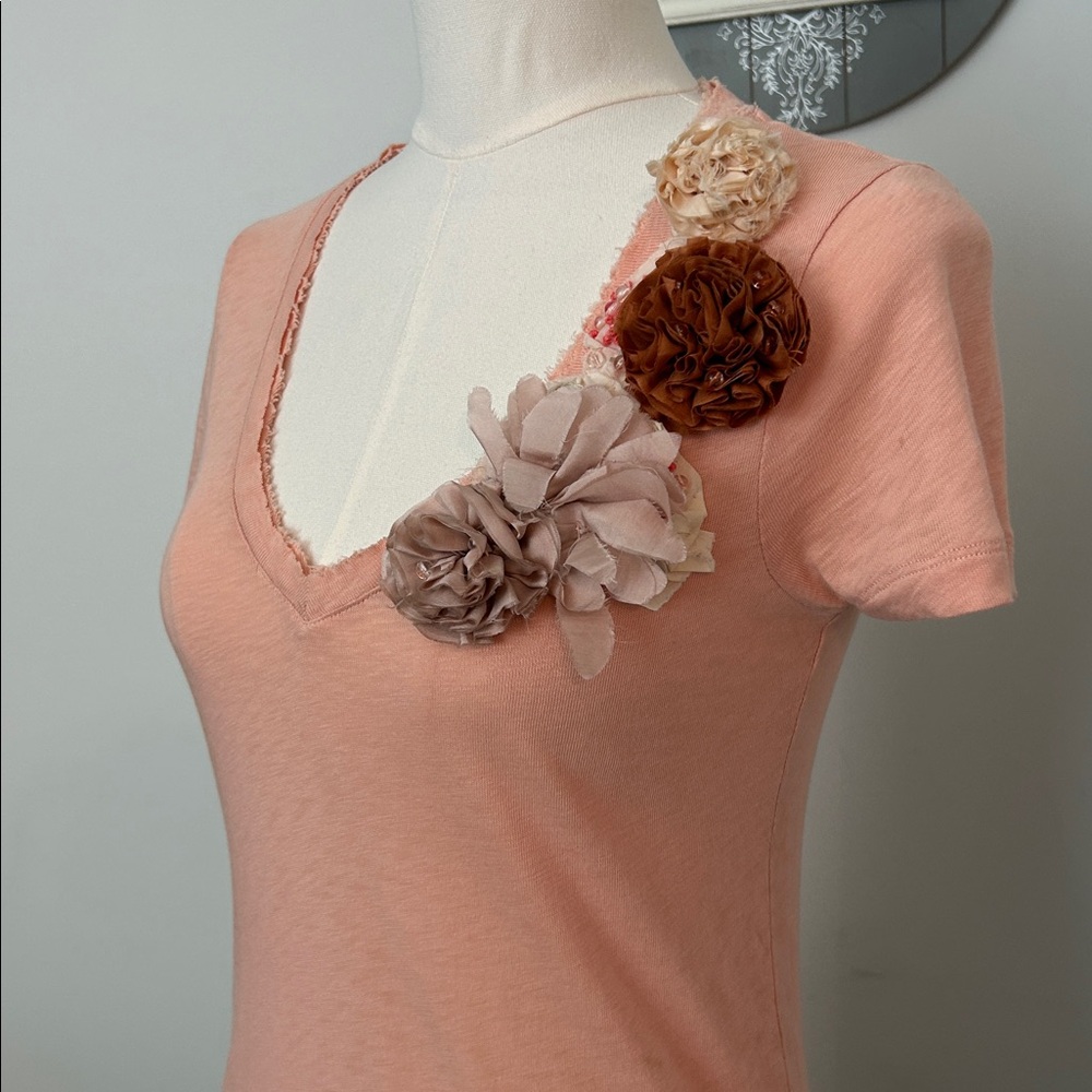 J. Crew T-Shirt Peach Raw Edge V neck 3D Flower Embellishments All Cotton  XS